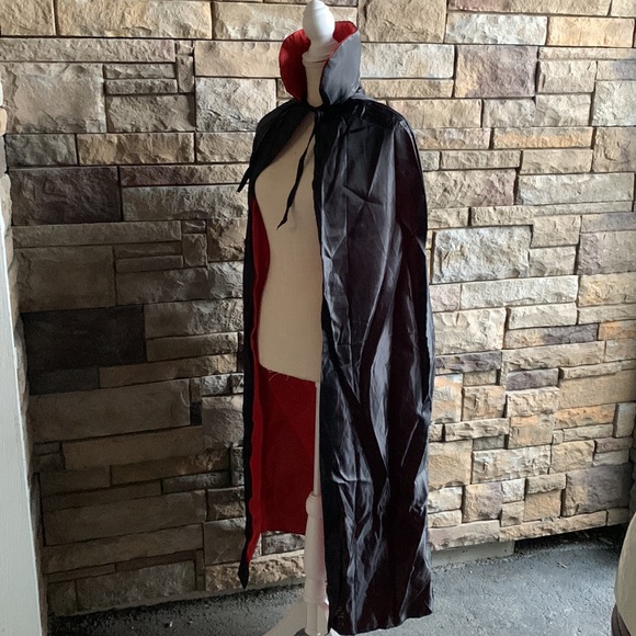 Cape - Picture 3 of 3